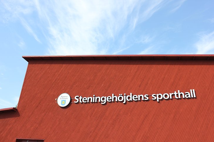 Fasaden på Steningehöjdens sporthall. Fotograf: Sigtuna kommun