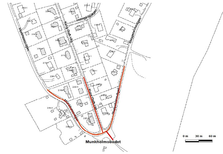 Kartbild över Sigtuna stad där delar av vägarna Munkholmsvägen, Kung Olofs väg och Skeppsholmsvägen närmast Munkholmsbadet är markerade.